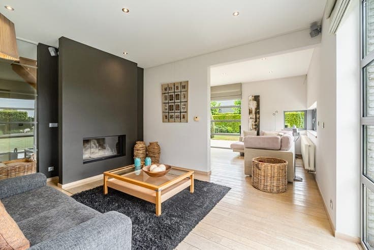 Rustig gelegen woning met imposante loods in industriezone