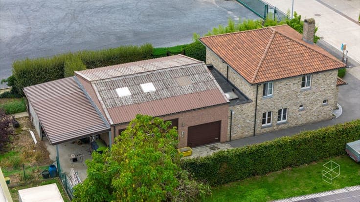 Wonen en ondernemen op één locatie: woning met loods in R...