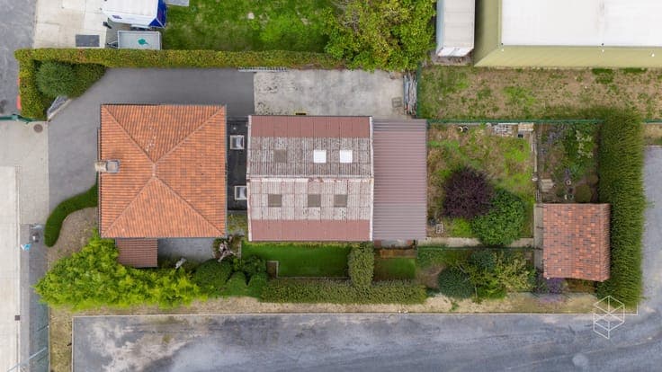 Wonen en ondernemen op één locatie: woning met loods in R...