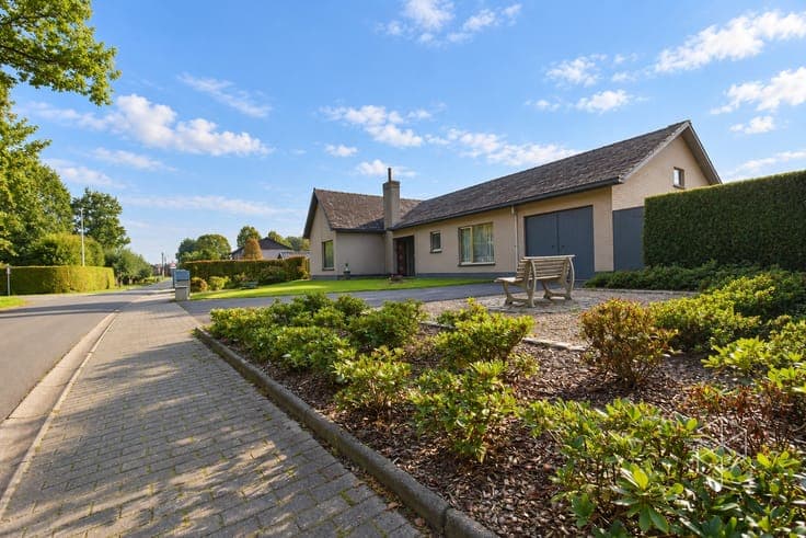 Rustig gelegen gelijkvloerse woning met royale woonopperv...