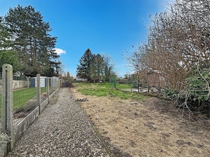 Agréable maison à rénover 2 ch + jardin