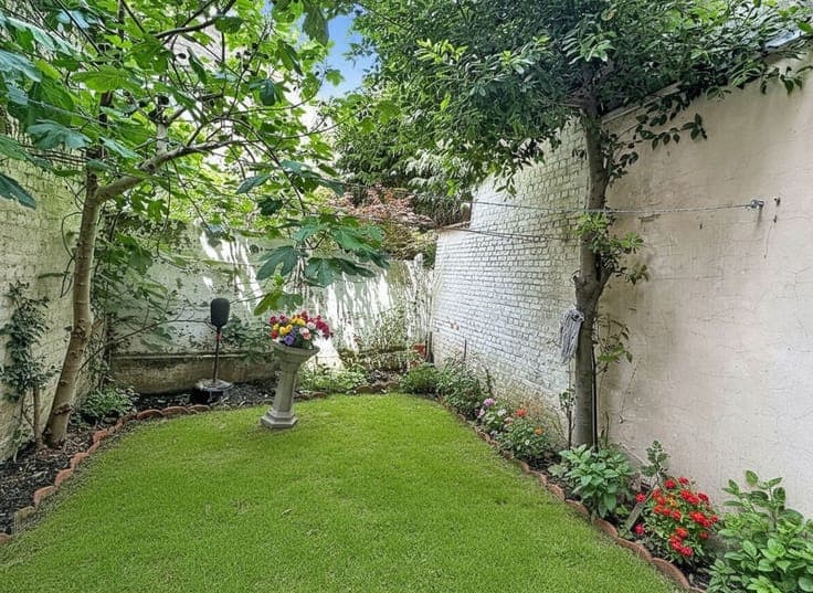 🏡 Investment Property with Garage & Garden