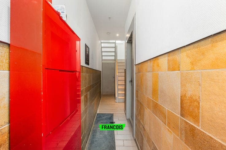 Spacious family home of 170 m² with a sunny garden near Pla…