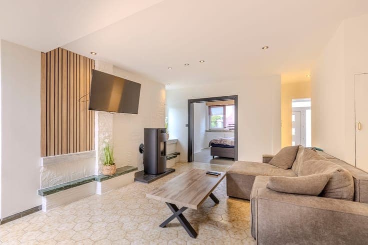 Grotendeels gerenoveerde woning met 3 slaapkamers , tuin ...