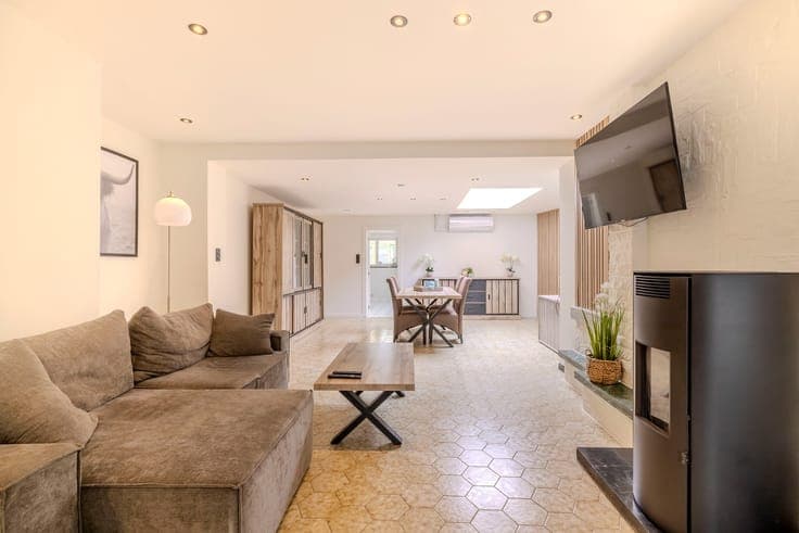 Grotendeels gerenoveerde woning met 3 slaapkamers , tuin ...