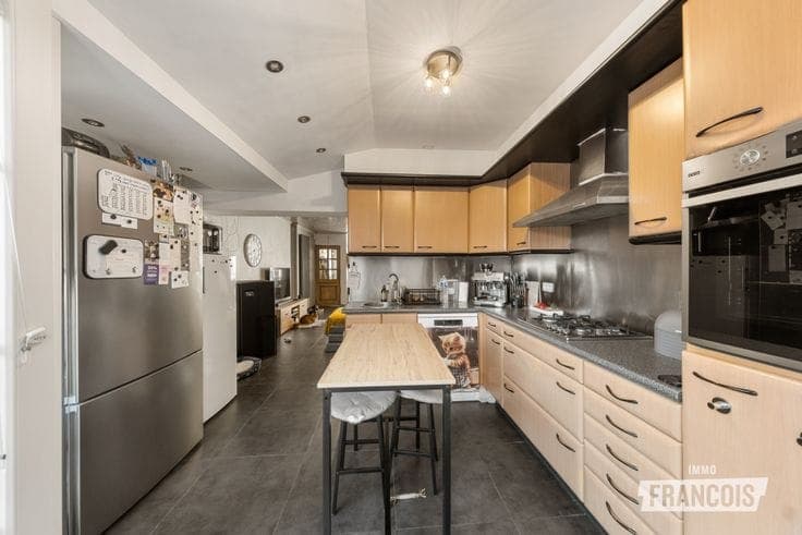 Move-in ready family home with three bedrooms and garden fo…
