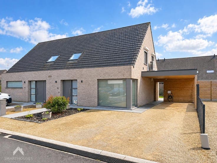 Energy-efficient semi-detached home with 3 beds & carport
