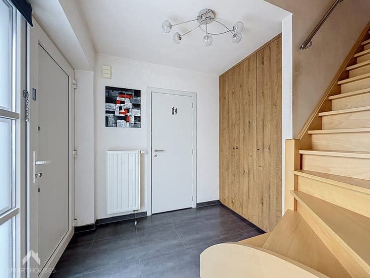 Energy-efficient semi-detached home with 3 beds & carport