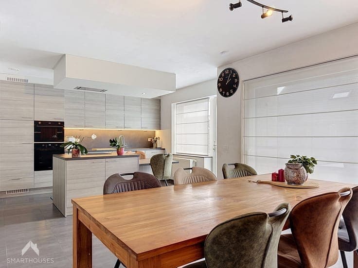 Energy-efficient semi-detached home with 3 beds & carport