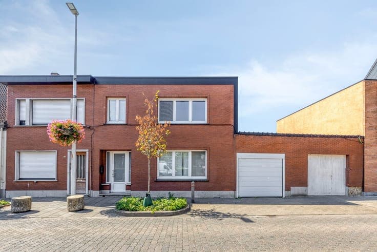 Instapklare starterswoning met 3 slks, tuin en garage op ...