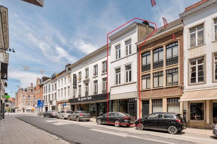 Een karaktervol, ruim herenhuis te koop
