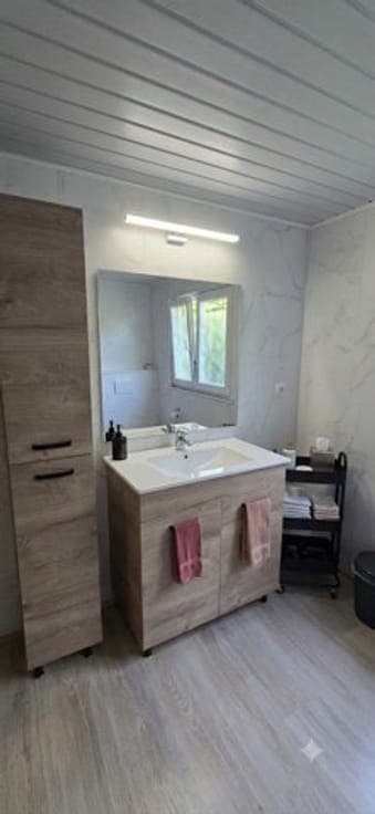 Lovely 1-bedroom chalet with a garden