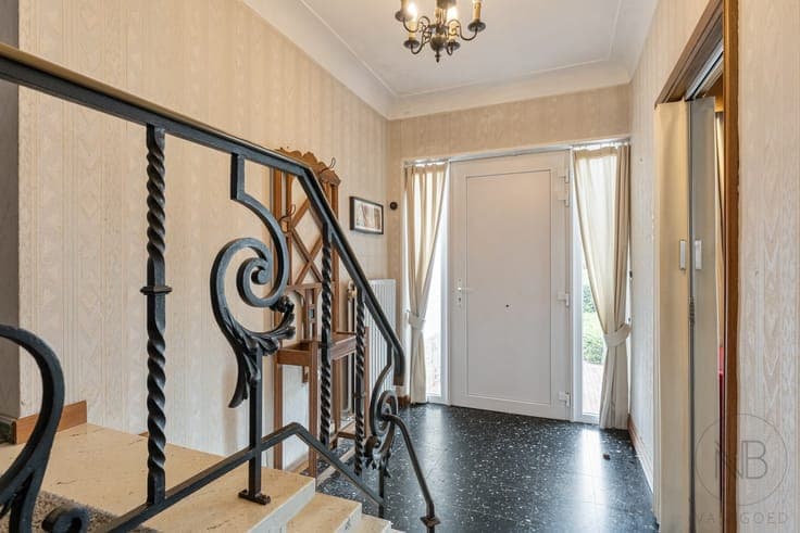 Rustig gelegen halfopen woning met 5 kamers in het centru...