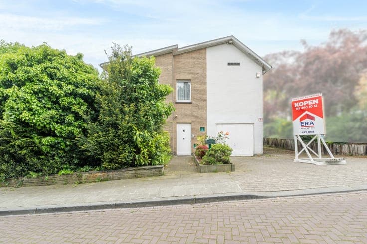 Spacious villa with garden in Laeken