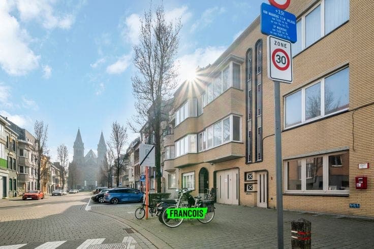 Opbrengsteigendom met 3 verhuurde entiteiten op strategisch…