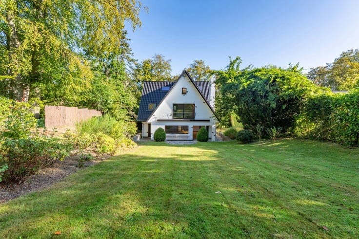 Villa (5 bed/office/3 bath) – Prince d’Orange neighbourhood
