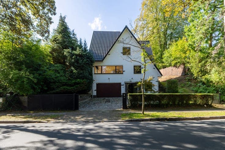 Villa (5 bed/office/3 bath) – Prince d’Orange neighbourhood