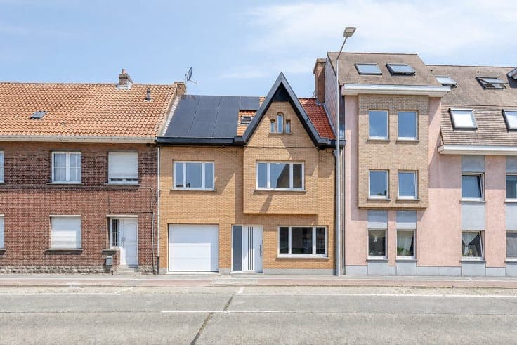 Renovated family home with five bedrooms in Merelbeke