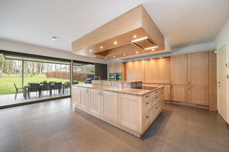 Exclusive, energy-efficient villa in a lush green setting