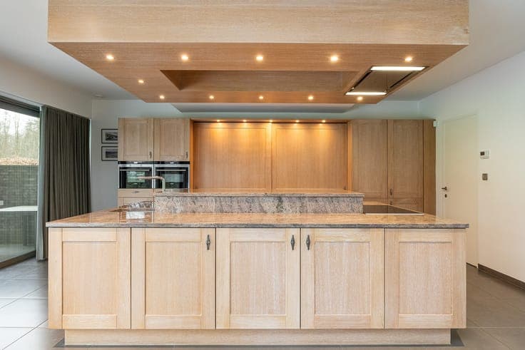 Exclusive, energy-efficient villa in a lush green setting