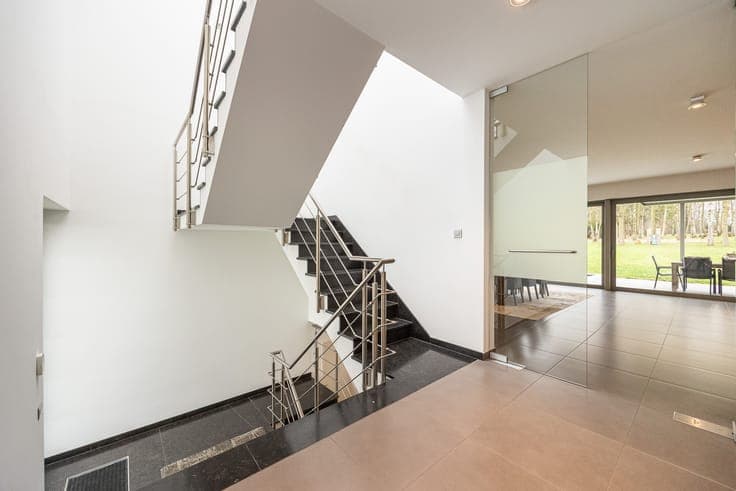 Exclusive, energy-efficient villa in a lush green setting