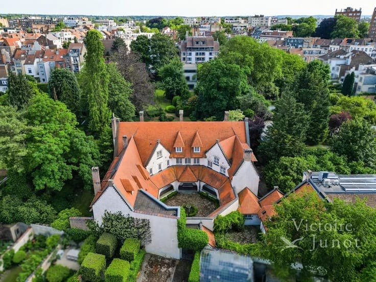 Molière-Brugmann: Exceptional property in a park of 6000 sqm