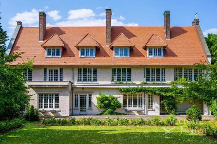 Molière-Brugmann: Exceptional property in a park of 6000 sqm