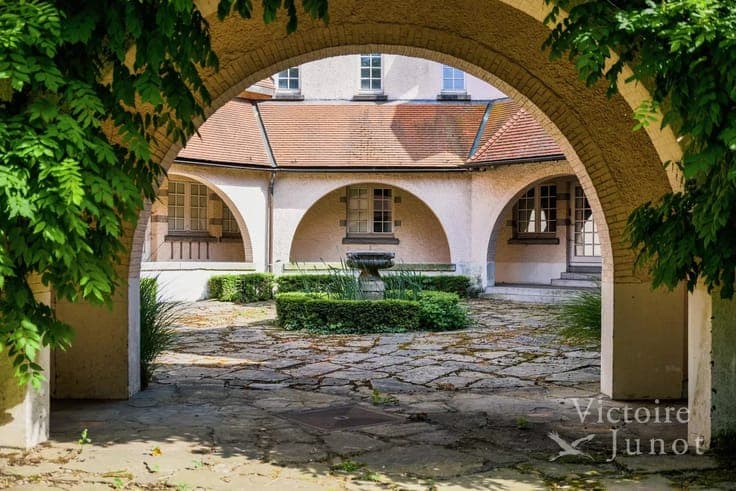 Molière-Brugmann: Exceptional property in a park of 6000 sqm