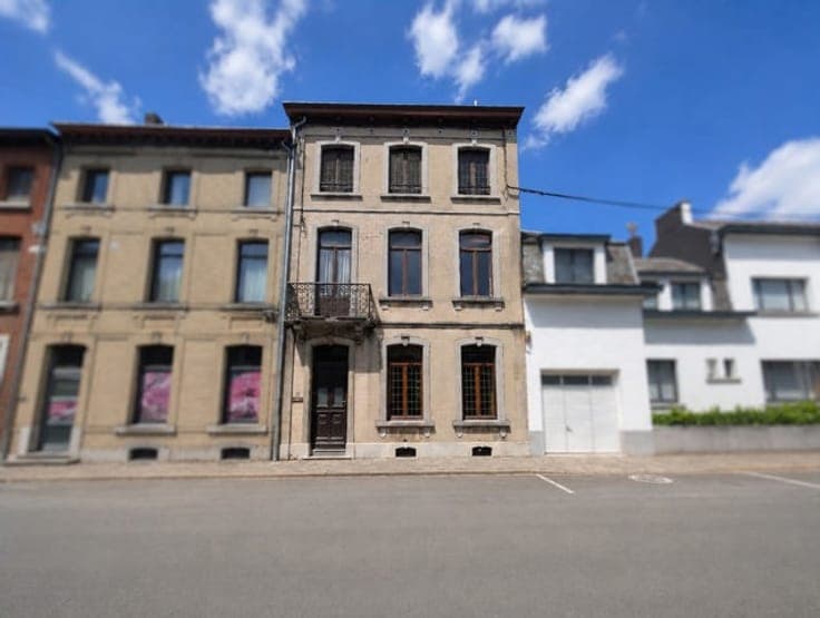Maison de caractère avec 5 chambres et jardin à Chimay