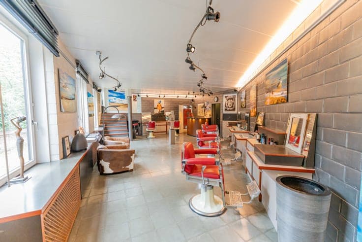 Characterful 4-5 bedroom family home with commercial unit
