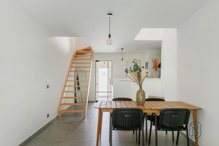 Mooie nieuwbouwwoning met 3 slk en 2 badkamers, + tuin