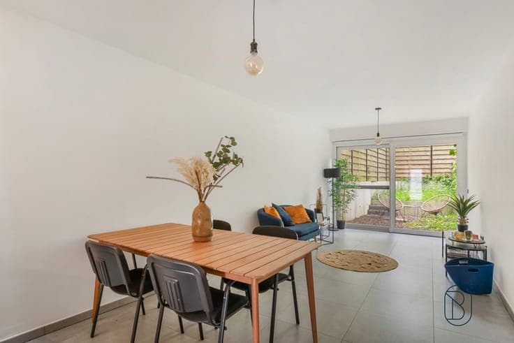 Mooie nieuwbouwwoning met 3 slk en 2 badkamers, + tuin