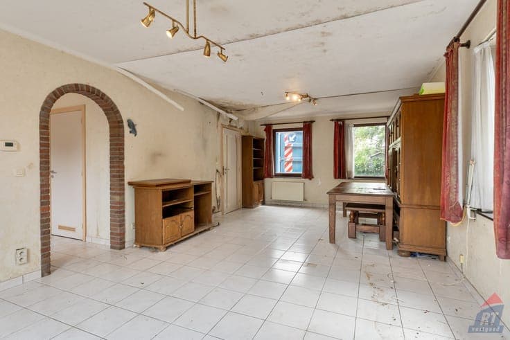 Te renoveren halfopen bebouwing met 3 slaapkamers, garage...