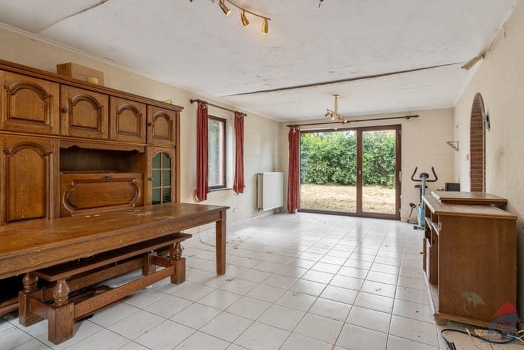 Te renoveren halfopen bebouwing met 3 slaapkamers, garage...