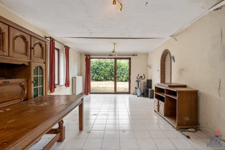Te renoveren halfopen bebouwing met 3 slaapkamers, garage...