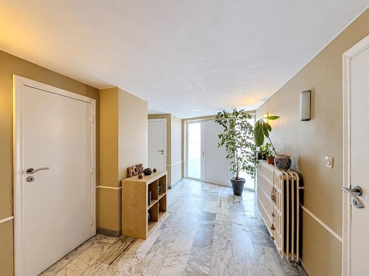 Beautiful 3-bedroom house with garage and garden