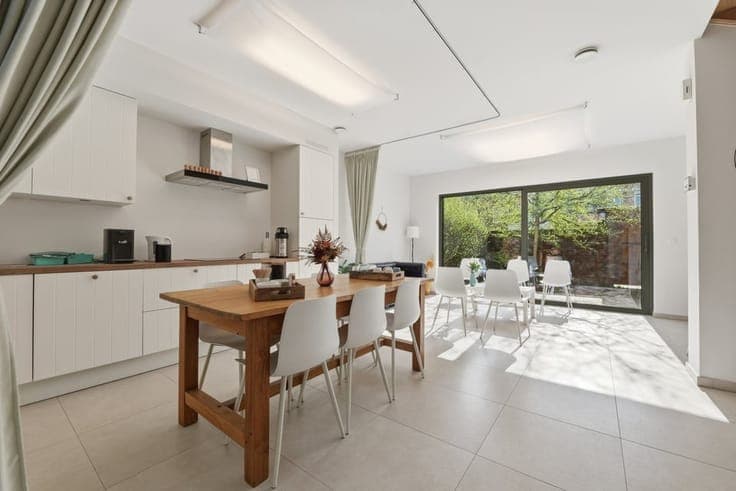 MODERNE WONING MET 4 SLAAPKAMERS EN LIFT OP EEN TOPLIGGIN...