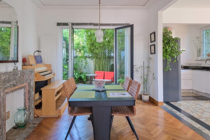 Dieweg – Magnificent Modernist House with garage.