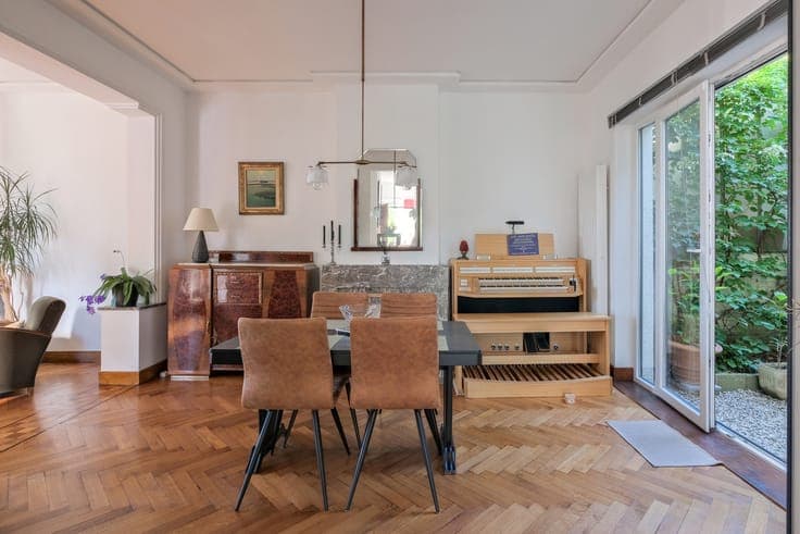 Dieweg – Magnificent Modernist House with garage.