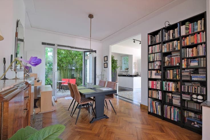Dieweg – Magnificent Modernist House with garage.