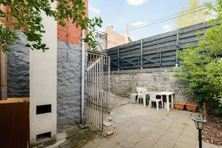 Maison de ville avec double garage et espace extérieur