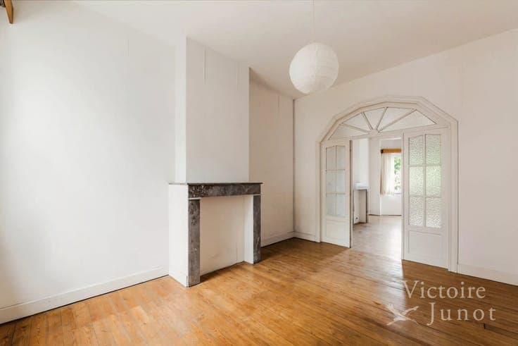 Woluwé-Saint-LAmbert House with two facades to renovate