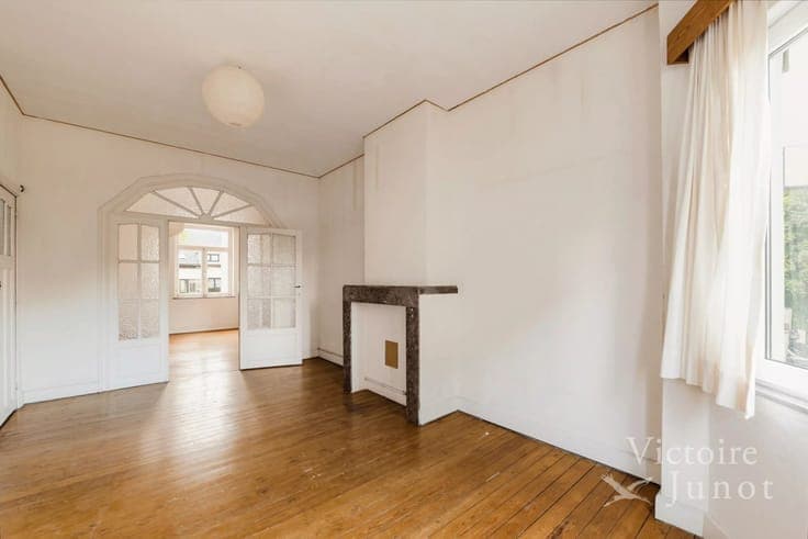 Woluwé-Saint-LAmbert House with two facades to renovate