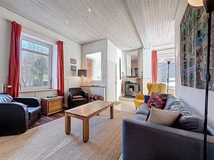 Maison en pierres rénovée avec 3 chambres et joli jardin.