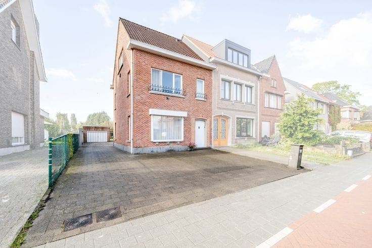 Instapklare halfopen bebouwing met zonnige tuin in rustige …