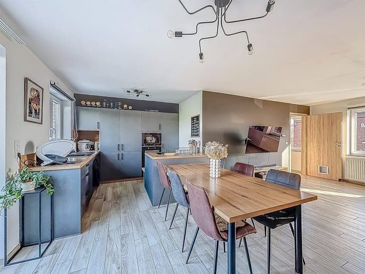 SUPERBE MAISON DE TYPE BEL-ETAGE AVEC JARDIN ET GARAGE