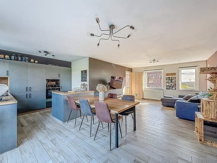 SUPERBE MAISON DE TYPE BEL-ETAGE AVEC JARDIN ET GARAGE