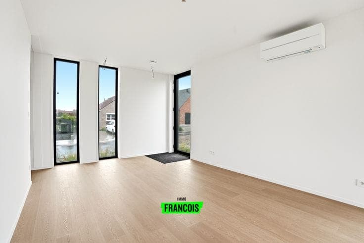 Move-in Ready New-Build Home for Sale in Krombeke!