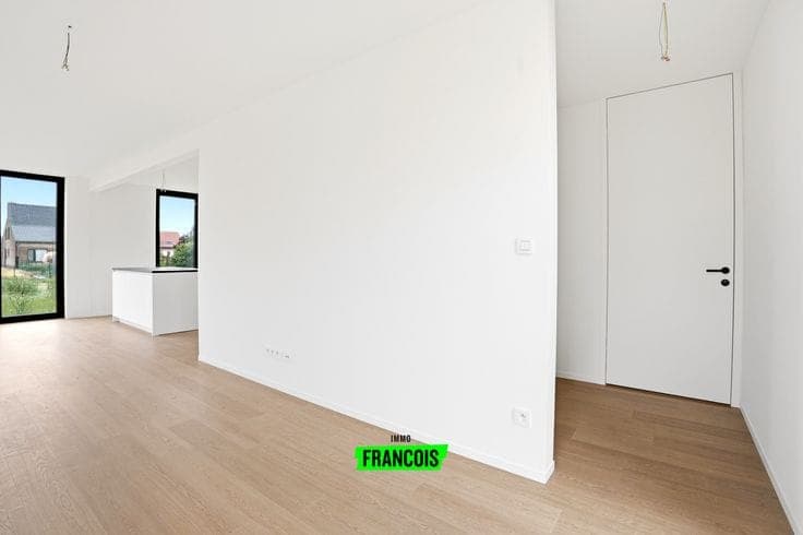Move-in Ready New-Build Home for Sale in Krombeke!