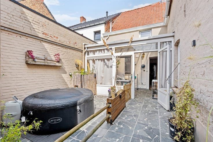 Quietly located family home with 4 bedrooms, a garage, and a